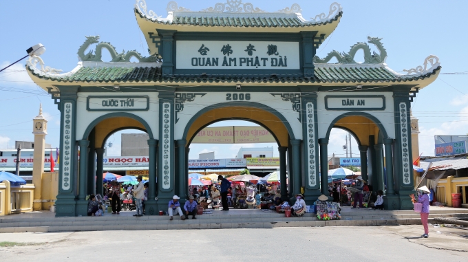 Bạc Li&ecirc;u: Cần chấn chỉnh cảnh lộn xộn trước khu Quan &acirc;m Phật đ&agrave;i