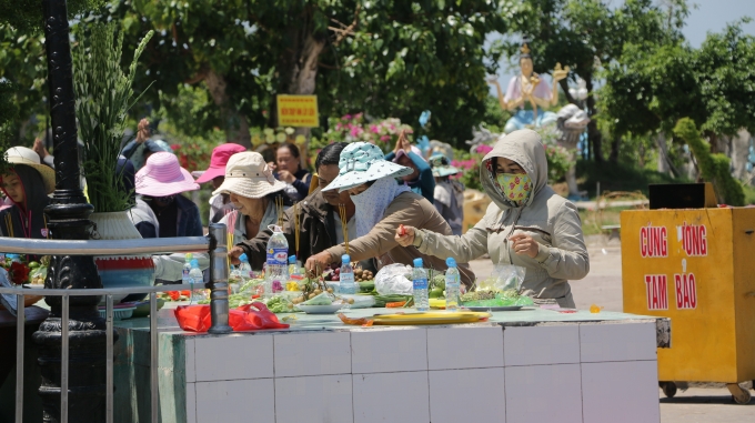 Được biết v&ugrave;a qua Quan &acirc;m Phật đ&agrave;i được Hiệp hội Du lịch ĐBSCL c&ocirc;ng nhận l&agrave; điểm du lịch ti&ecirc;u biểu của ĐBSCL năm 2015.