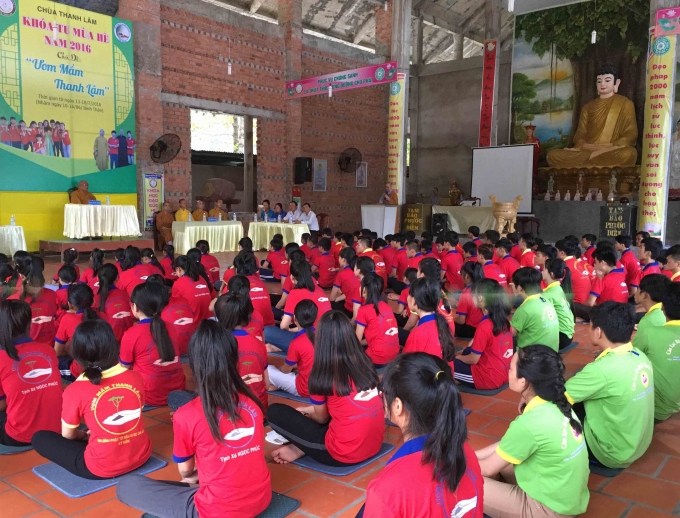 &nbsp;Hơn 200 em thiếu nhi c&oacute; độ tuổi từ 12-20 về tham dự kh&oacute;a tu m&ugrave;a h&egrave; với chủ đề &ldquo;Ươm mầm Thanh L&acirc;m&rdquo; lần 5.