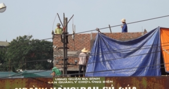 Công trình "lạ" xây giữa chợ Long Biên, Hà Nội