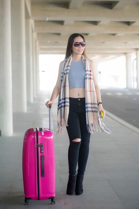 Hoa hậu Việt Nam 2016: Th&iacute; sinh miền Nam khoe streetstyle cực chất ở s&acirc;n bay C&aacute;t Bi