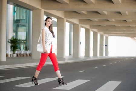 Hoa hậu Việt Nam 2016: Th&iacute; sinh miền Nam khoe streetstyle cực chất ở s&acirc;n bay C&aacute;t Bi