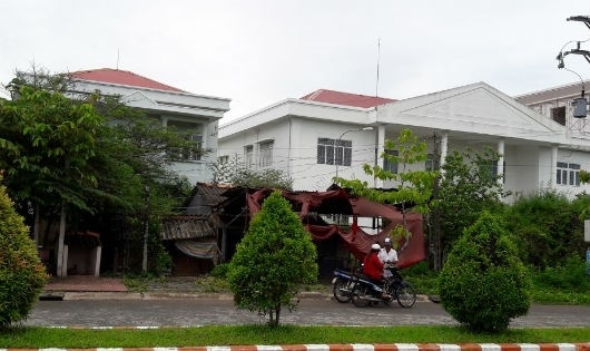 Chuyện lạ ở Sóc Trăng: Ba trụ sở tiền tỷ không có lối vào