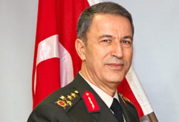 Tổng tham mưu trưởng qu&acirc;n đội Thổ Nhĩ Kỳ Hulusi Akar đ&atilde; được giải cứu an to&agrave;n sau khi bị một nh&oacute;m qu&acirc;n đội thực hiện cuộc đảo ch&iacute;nh bắt c&oacute;c. Tướng Akar bị giam giữ một căn cứ kh&ocirc;ng qu&acirc;n Akincilar ở ngoại &ocirc; thủ đ&ocirc; Anka. (Ảnh: Reuters)