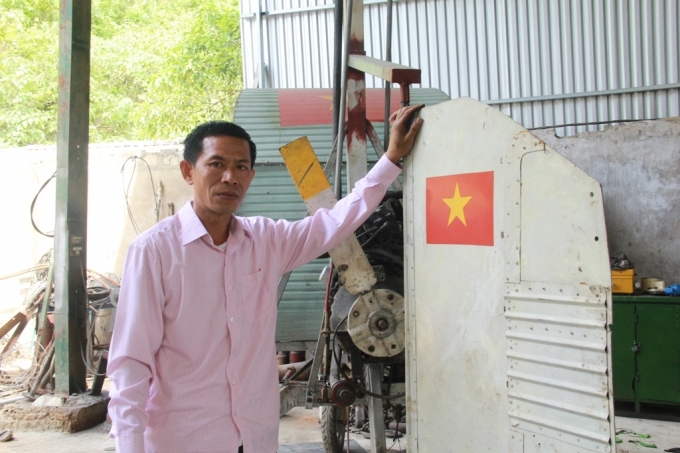 &Ocirc;ng Thỏa tự h&agrave;o cho biết hiện đ&atilde; ho&agrave;n th&agrave;nh 70% khối lượng c&ocirc;ng việc, đến cuối năm nay chiếc trực thăng c&oacute; thể đưa v&agrave;o hoạt động thử nghiệm.