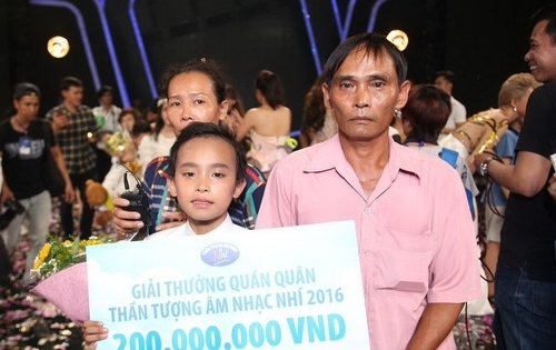 Cậu bé nghèo Tiền Giang thành quán quân ‘Thần tượng Âm nhạc nhí’