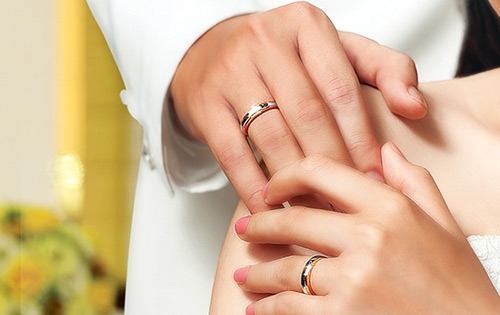 Sự thật tin đồn nhẫn cưới hại khả năng “chăn gối” của quý ông