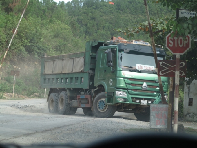 Chiếc xe v&agrave;o một mỏ đất ở địa b&agrave;n x&atilde; Ngọc Sơn, một mỏ đất nằm ngo&agrave;i thiết kế để lấy đất phục vụ c&ocirc;ng tr&igrave;nh.