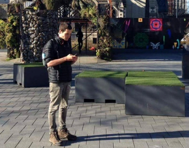 Tom Currie quyết định nghỉ việc để săn Pokemon.&nbsp;