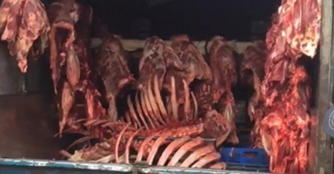 Li&ecirc;n tiếp những l&ocirc; thực phẩm bẩn bị lực lượng chức năng ph&aacute;t hiện v&agrave; bắt giữ. Ảnh: minh họa