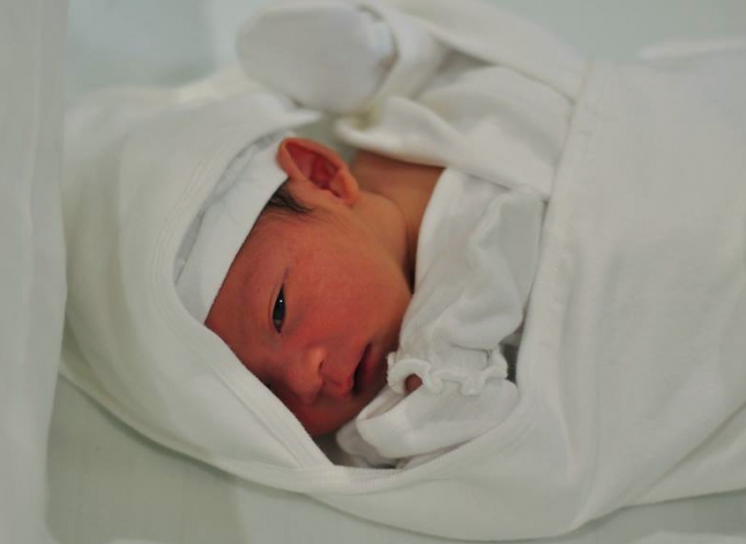 Chị Minh H&agrave; y&ecirc;n t&acirc;m v&igrave; đ&atilde; lưu tế b&agrave;o gốc m&aacute;u cuống rốn cho b&eacute; Mio.