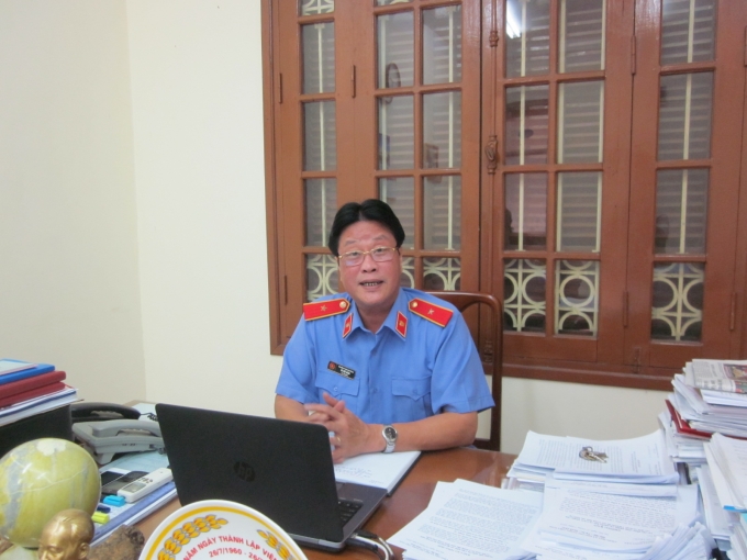 &Ocirc;ng Vũ Việt H&ugrave;ng, Vụ trưởng vụ thi đua khen thưởng VKSNDTC &nbsp;trao đổi với PV Ph&aacute;p luật plus. (ảnh Lương Liễu)