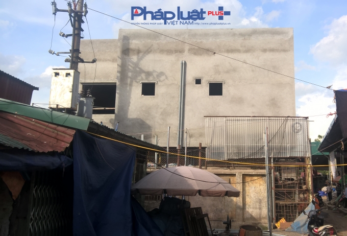 Căn nh&agrave; được x&acirc;y ngay s&aacute;t Trạm biến &aacute;p.