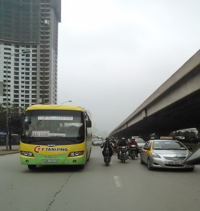 Xe kh&aacute;ch chạy tr&ecirc;n tuyến Phạm H&ugrave;ng - V&agrave;nh đai 3.