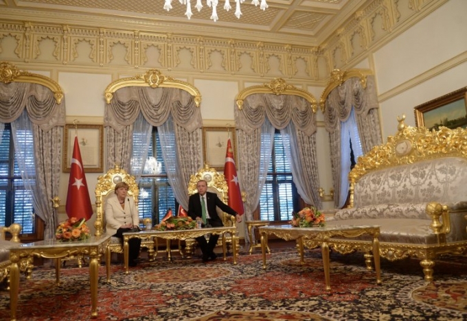 B&ecirc;n trong cung điện, Tổng thống Erdogan đ&atilde; tự thiết kế nhiều hạng mục v&agrave; đưa ra một số biện ph&aacute;p ph&ograve;ng ngừa bằng một đường hầm ngầm ngay trong dinh thự. (Ảnh: Getty)