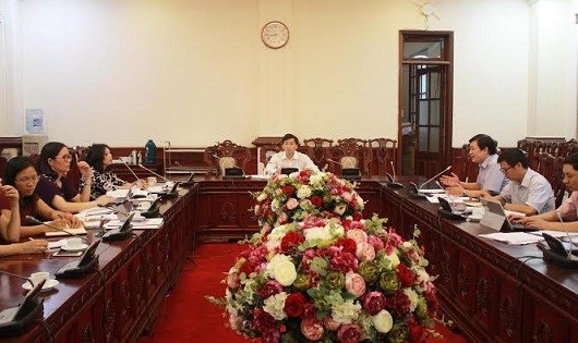 Thứ trưởng Nguyễn Kh&aacute;nh Ngọc chủ tr&igrave; buổi l&agrave;m việc về Nghị định sửa đổi hoạt động thừa ph&aacute;t lại.