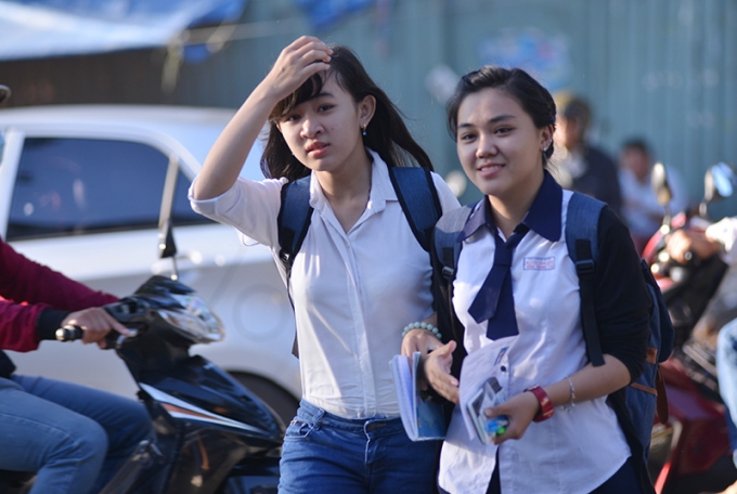 Chậm nhất ng&agrave;y 30 th&iacute; sinh sẽ nhận được giấy chứng nhận. Ảnh minh họa