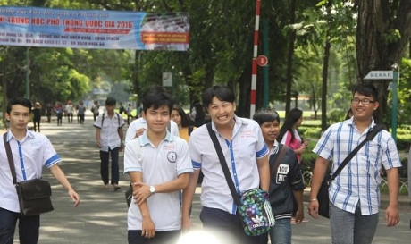 Nhiều gia đ&igrave;nh v&agrave; học sinh đ&atilde; c&oacute; quan niệm kh&ocirc;ng nhất thiết v&agrave;o ĐH bằng mọi gi&aacute; (Ảnh minh họa).