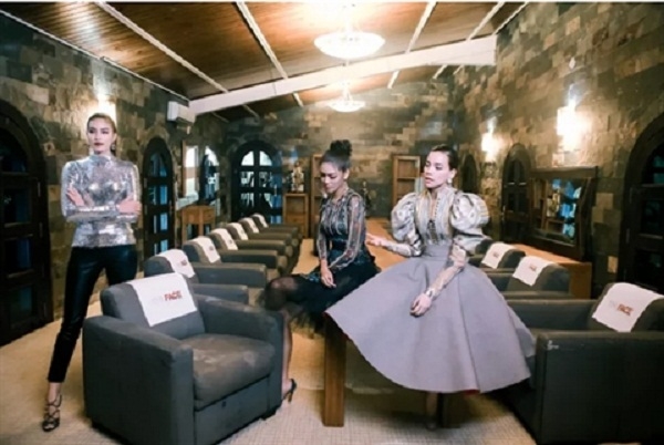 Bị Phạm Hương dồn đến ch&acirc;n tường, Lan Khu&ecirc; &ocirc;m H&agrave; Hồ kh&oacute;c nấc