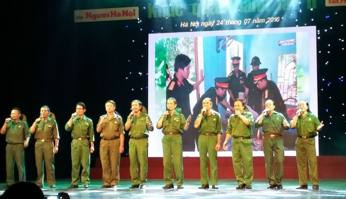 C&aacute;c nghệ sỹ tham gia chương tr&igrave;nh thể hiện những ca kh&uacute;c&nbsp;ca kh&uacute;c về c&aacute;ch mạng, những b&agrave;i ca đi c&ugrave;ng năm thắng.