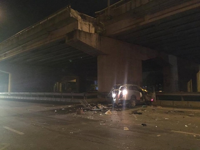 Hiện trường vụ tai nạn khiến t&agrave;i xế chiếc &ocirc; t&ocirc; tử vong.