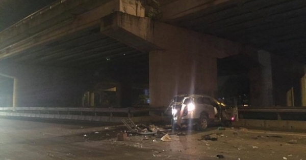 Hà Nội: Xế hộp rơi từ đường trên cao xuống đất, tài xế tử vong tại chỗ