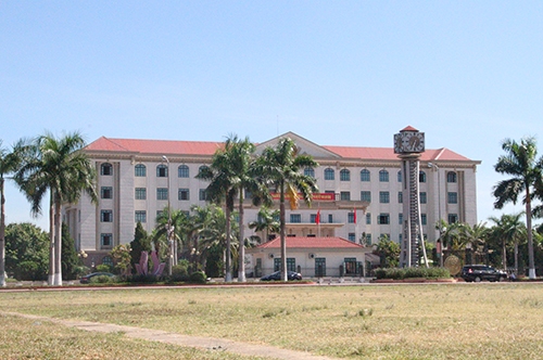 Trụ sở UBND tỉnh H&agrave; Tĩnh, nơi Qu&acirc;n từng đột nhập, trộm được h&agrave;ng trăm triệu đồng. Ảnh:&nbsp;Đức H&ugrave;ng