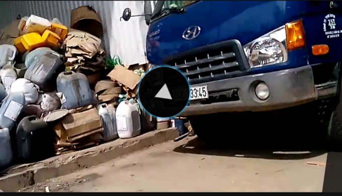 Xe chở dăm b&agrave;o, r&aacute;c thải chạy v&agrave;o một nơi kh&ocirc;ng r&otilde; bảng hiệu, k&iacute;n cổng cao tường ở P Long B&igrave;nh, TP Bi&ecirc;n H&ograve;a.