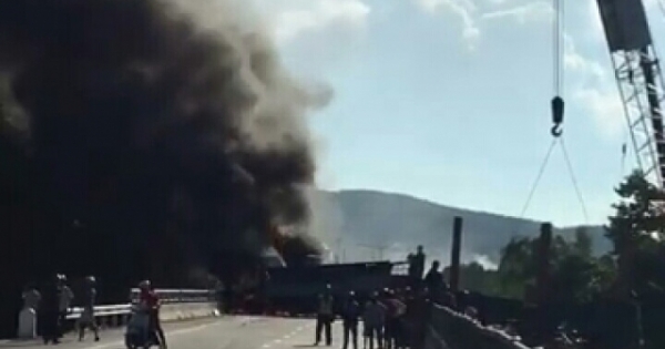 Thừa Thiên – Huế: 2 xe tải “va nhau” rồi bốc cháy, QL 1A “kẹt cứng” nhiều giờ