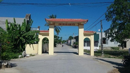 100% đường giao th&ocirc;ng li&ecirc;n th&ocirc;n tại x&atilde; đ&atilde; được nhựa h&oacute;a.