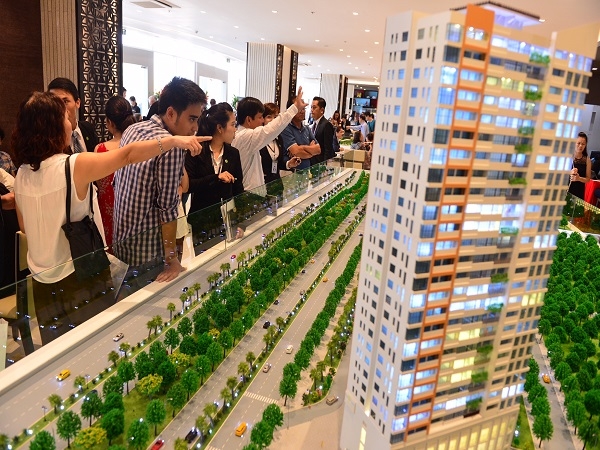 Từ đầu năm đến nay, nh&agrave; đầu tư chi kh&aacute; mạnh tay về hướng Đ&ocirc;ng, theo kiểu &ldquo;mua sỉ&rdquo; &ndash; từ 2 đến 3 căn hộ một l&uacute;c.