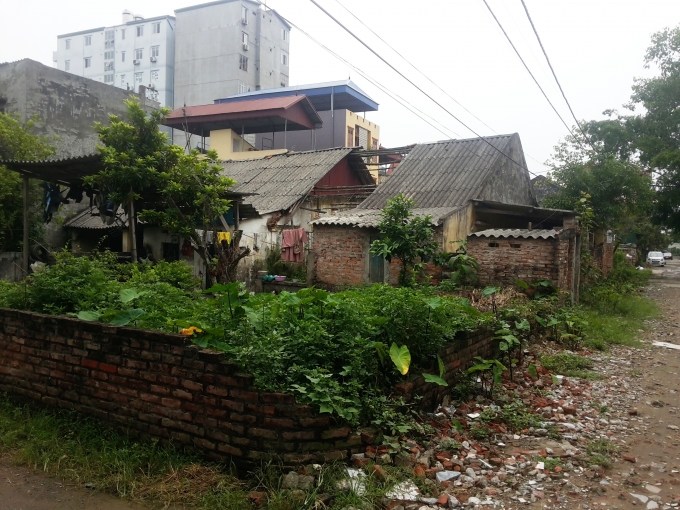 18 hộ d&acirc;n tại x&oacute;m Th&agrave;nh Trung nghi ngờ về diện t&iacute;ch đất bị thu hồi do UBND huyện Gia L&acirc;m ban h&agrave;nh quyết định.