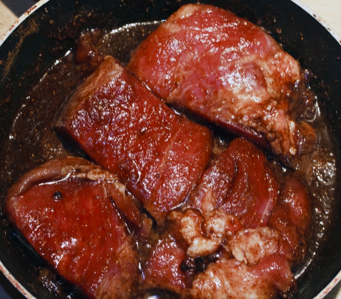 Kh&ocirc;ng n&ecirc;n nấu thịt qu&aacute; ch&iacute;n. Ảnh: minh họa