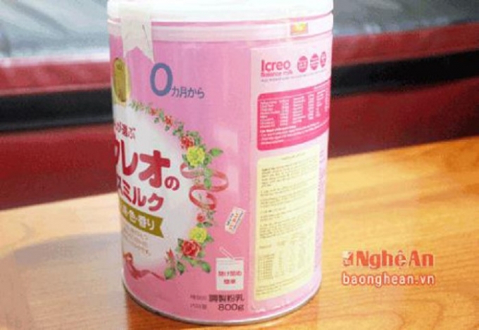 Hộp sữa m&agrave; c&aacute;c đối tượng nghi l&agrave; sữa giả mua trong si&ecirc;u thị T&uacute; Bắc (Ảnh B&aacute;o Nghệ An).
