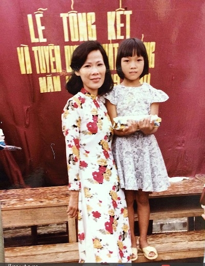 Mỹ T&acirc;m hồi c&ograve;n nhỏ đen nhẻm v&agrave; nh&uacute;t nh&aacute;t.