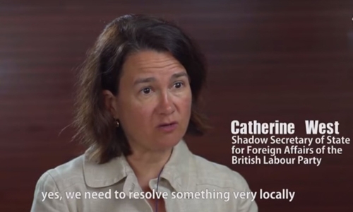 H&igrave;nh ảnh b&agrave; West xuất hiện trong đoạn video tuy&ecirc;n truyền của Trung Quốc.&nbsp;Ảnh chụp m&agrave;n h&igrave;nh