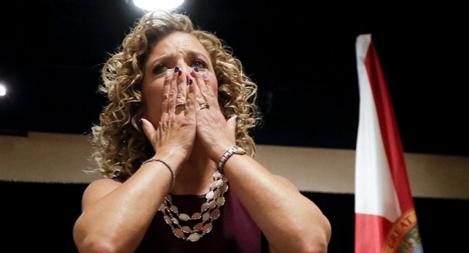 Chủ tịch DNC Debbie Wasserman Schultz&nbsp;sẽ ch&iacute;nh thức từ chức sau khi Đại hội đảng D&acirc;n chủ kết th&uacute;c. (Ảnh: AP)