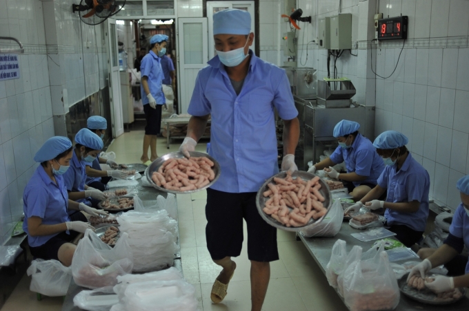 Mục sở thị c&aacute;ch l&agrave;m gi&ograve; chả của người Ước Lễ