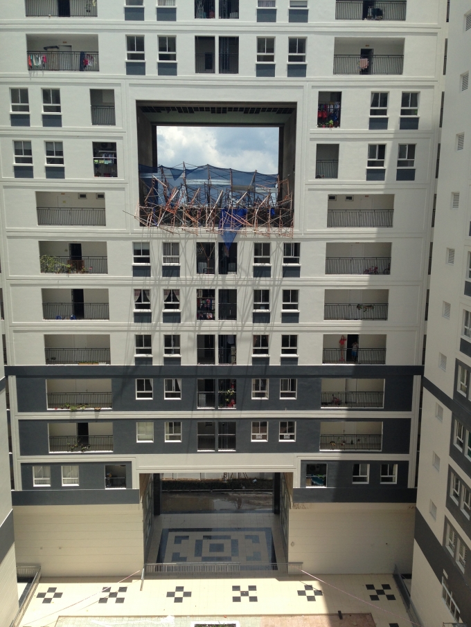 H&igrave;nh ảnh hỗn độn tại hiện trường vụ tai nạn ở chung cư &ldquo;nhà mơ&rdquo; (ảnh chụp vào sáng 28/7)