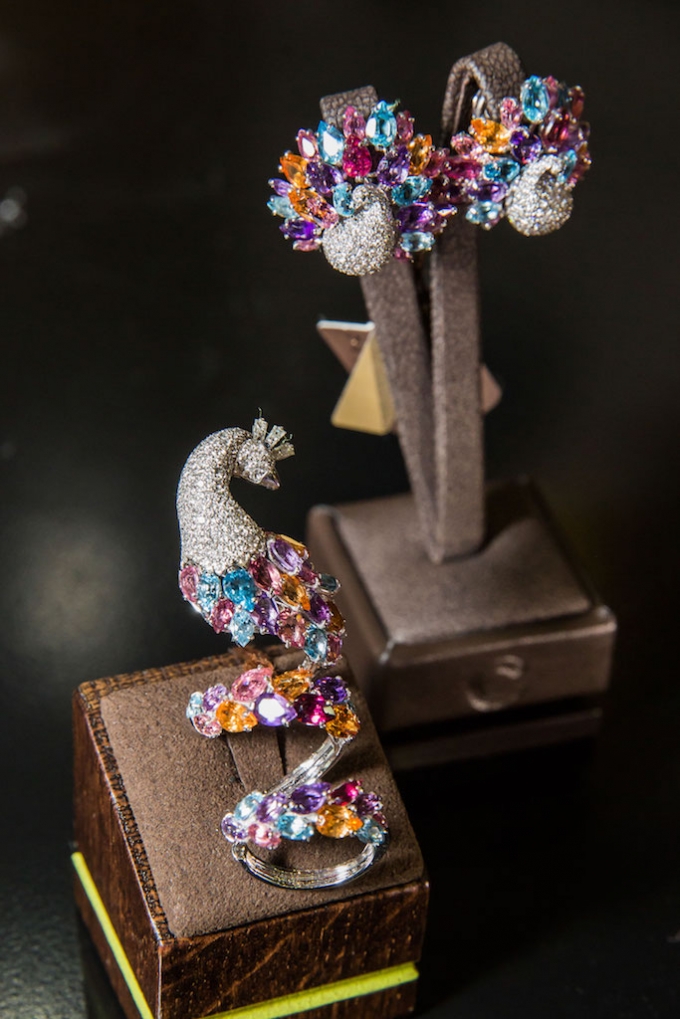 Cho&aacute;ng với triển l&atilde;m kim cương triệu đ&ocirc;