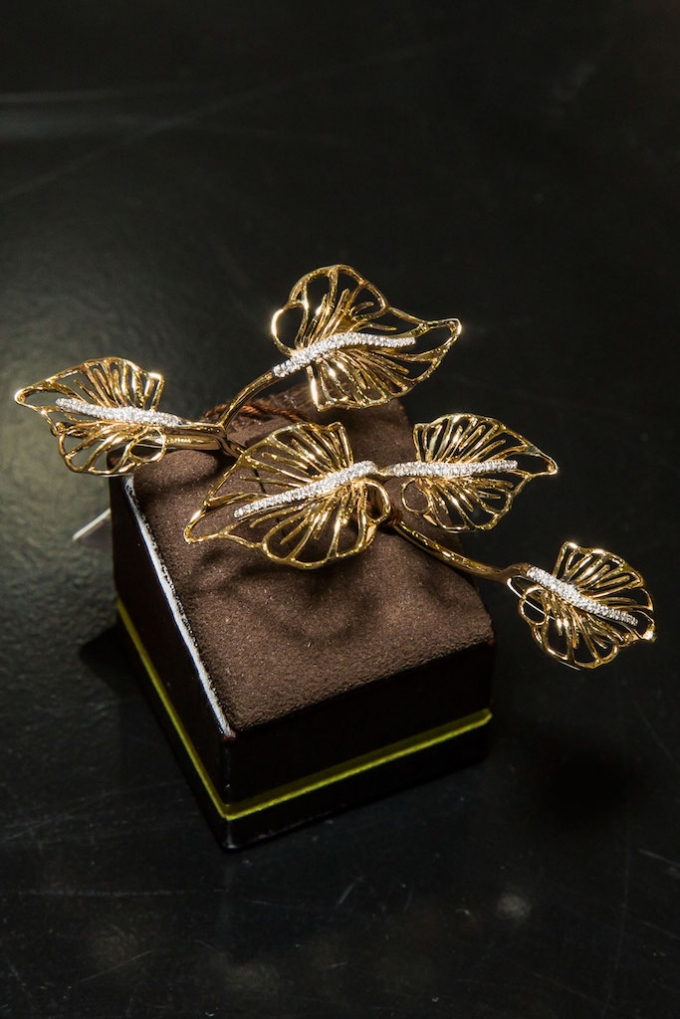 Cho&aacute;ng với triển l&atilde;m kim cương triệu đ&ocirc;