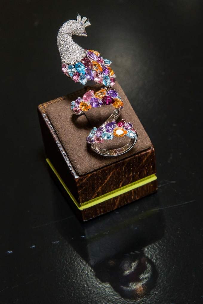 Cho&aacute;ng với triển l&atilde;m kim cương triệu đ&ocirc;