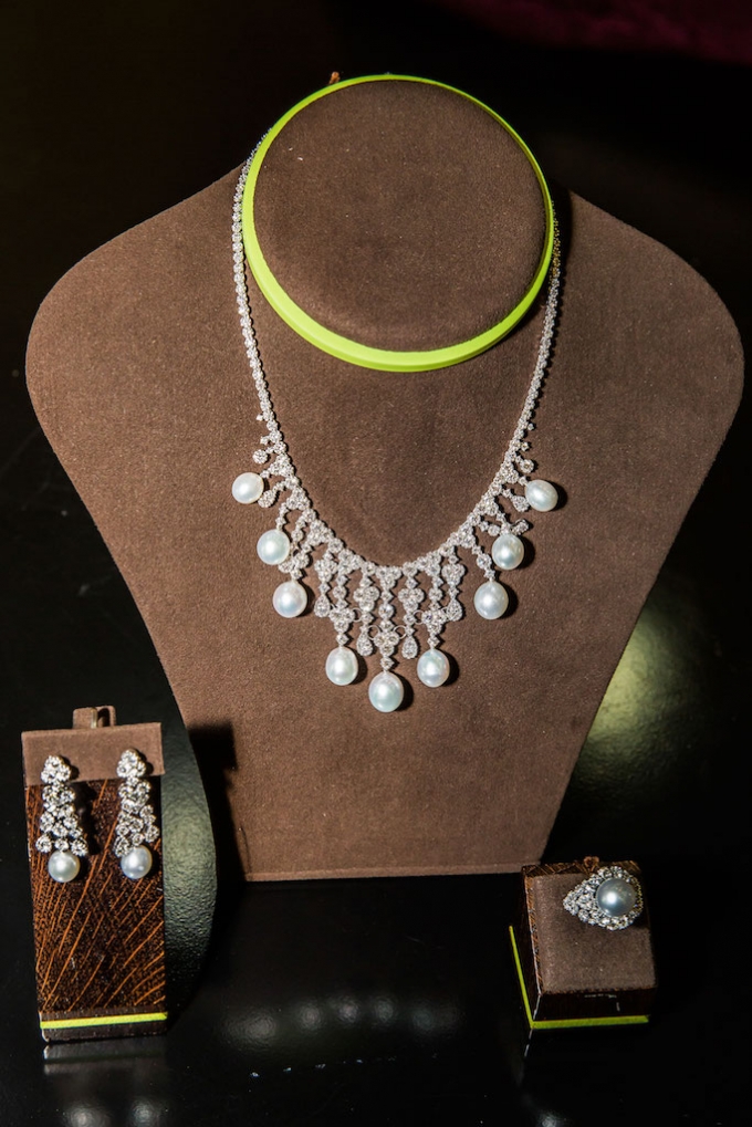 Cho&aacute;ng với triển l&atilde;m kim cương triệu đ&ocirc;