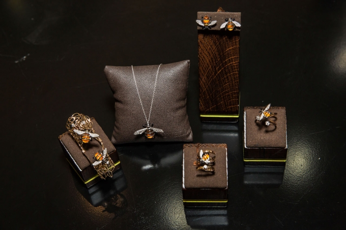 Cho&aacute;ng với triển l&atilde;m kim cương triệu đ&ocirc;