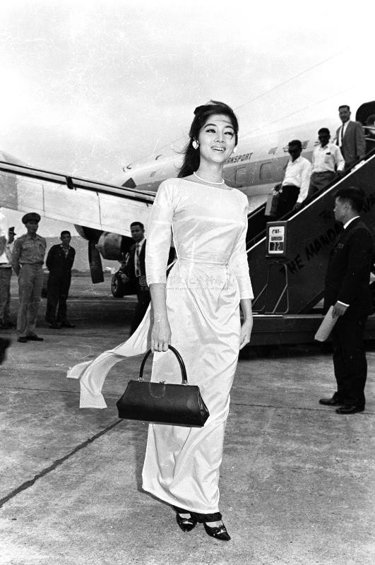 Ảnh chụp Thẩm Th&uacute;y hằng tại s&acirc;n bay trong một lần b&agrave; đi lưu diễn.