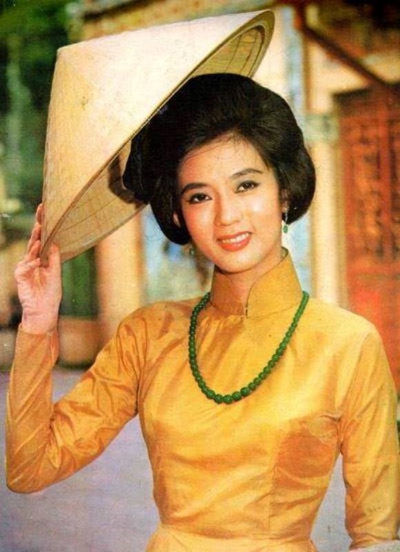 Thập ni&ecirc;n 1960-1970, kh&ocirc;ng một người d&acirc;n S&agrave;i G&ograve;n n&agrave;o kh&ocirc;ng biết đến t&ecirc;n tuổi của Thanh Nga bởi nhan sắc v&agrave; t&agrave;i năng nổi trội.