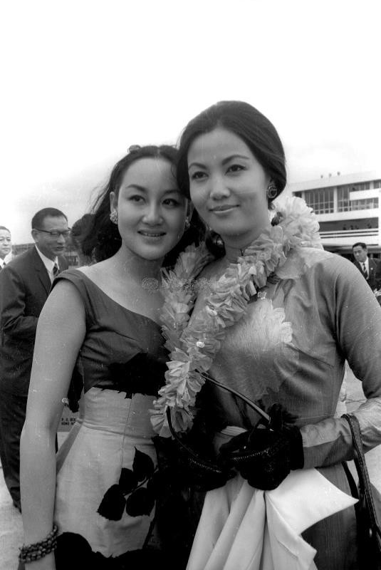 Ngọc Nữ Kiều Chinh (B&ecirc;n phải).