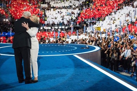 B&agrave; Hillary cảm ơn chồng, bồi hồi n&oacute;i: