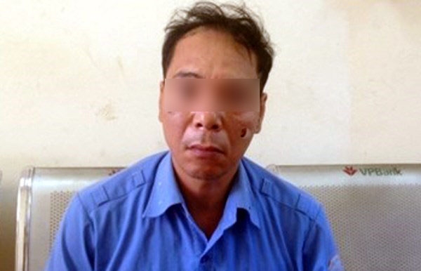 Nh&acirc;n vi&ecirc;n Thanh tra giao th&ocirc;ng nhắn tin