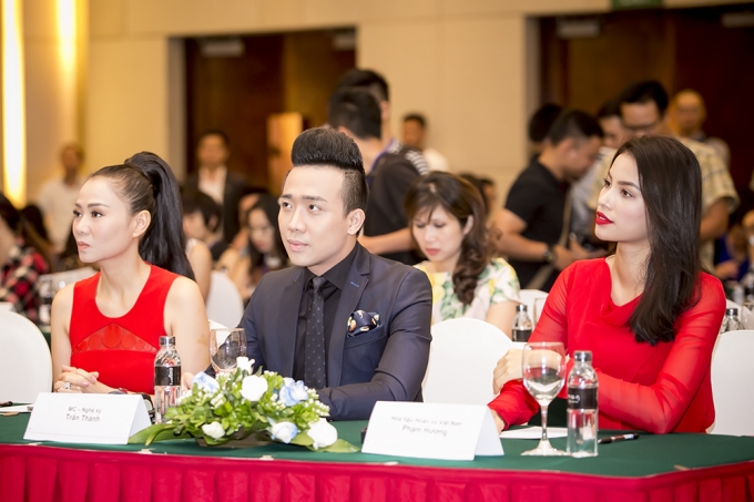 Phạm Hương diện đầm đỏ cuốn h&uacute;t l&agrave;m đại sứ thiện ch&iacute; bảo vệ động vật hoang d&atilde;